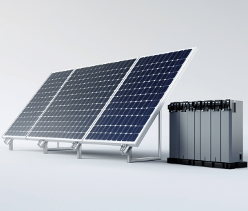 Solarni paneli sa baterijom, crni i srebrni, postavljeni na svetloj pozadini.